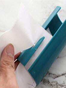 Taglierina manuale per carta - Per lavorazioni manuali, confezioni regalo e decorazioni natalizie | Senza batterie, facile da usare, colore casuale, accessori per confezioni regalo natalizie, regali di Natale, regali di Ognissanti, forniture per Capodanno - Multicolore - Visualizzare 13
