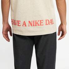 Nike Max 90 American Retro Daisy Print Loose Knit Short Sleeve T-Shirt, Hombre, Gris Claro - piedra caliza clara - Ver 3