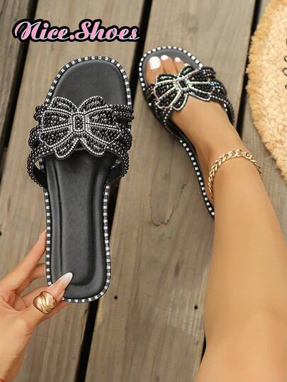 女士水晶/串珠装饰蝴蝶结/四叶草平底凉鞋，优雅奢华风格，适合日常穿着、约会、派对、度假、与朋友外出等场合。可选款式：金色水钻蝴蝶结凉鞋、黑银四叶草水晶凉鞋、黑色水钻蝴蝶结凉鞋、红色串珠蝴蝶结凉鞋。