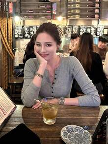 Women's Grey V-Neck Long-Sleeve Cardigan | Button Detail Knit Sweater For Effortless Chic, Relaxed And Versatile For A Gentle Everyday Look - Grey - View 2