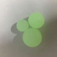 夜光橡胶狗狗心形球 - 耐用、耐啃咬玩具，适合所有犬种 - 互动玩耍，有益牙齿健康 条纹夜光球 - 白色 - 查看 2