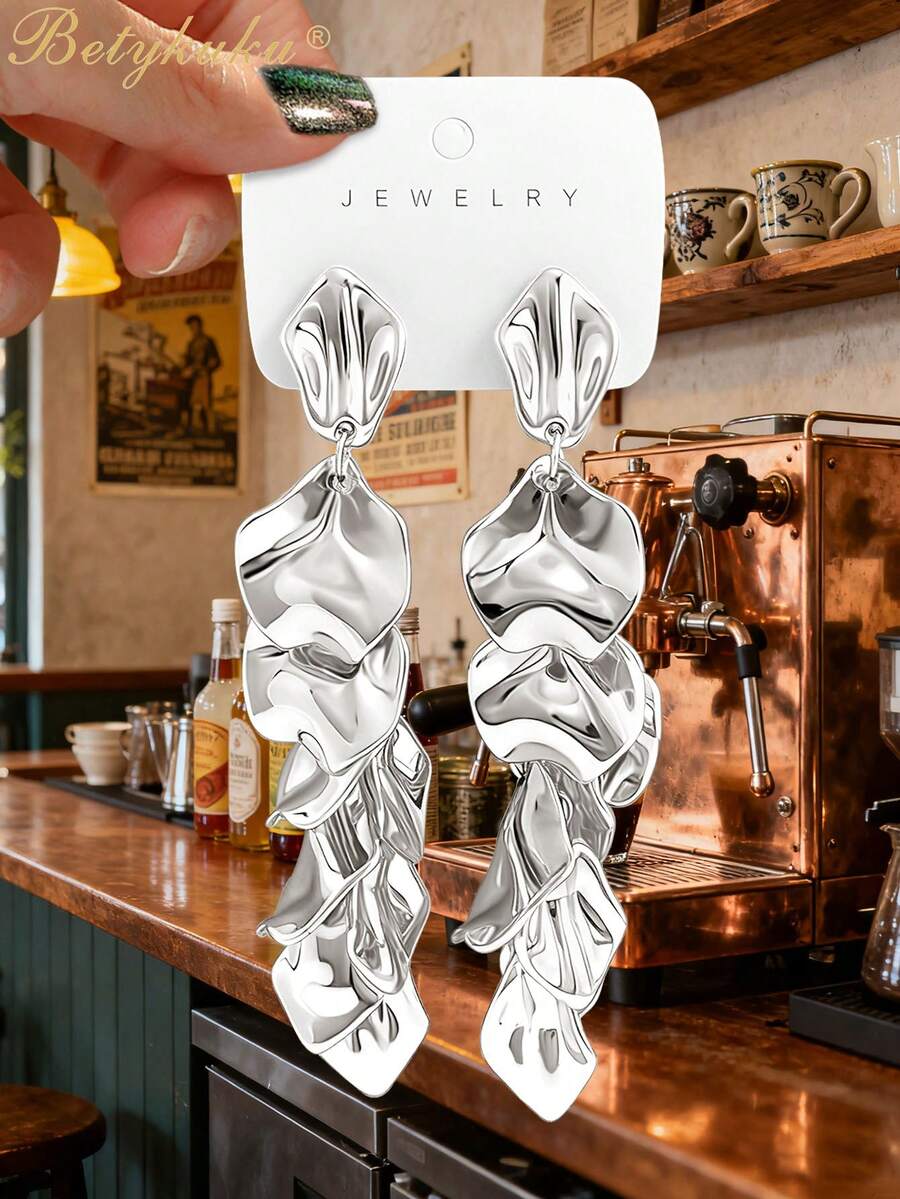 Betykuku 1 Pair Baroque Style Petal Pendant Earrings