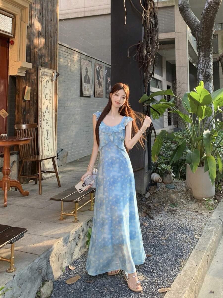 French Retro Ditsy Floral Fitted A-Line Maxi Dress - Baby Blue - View 1