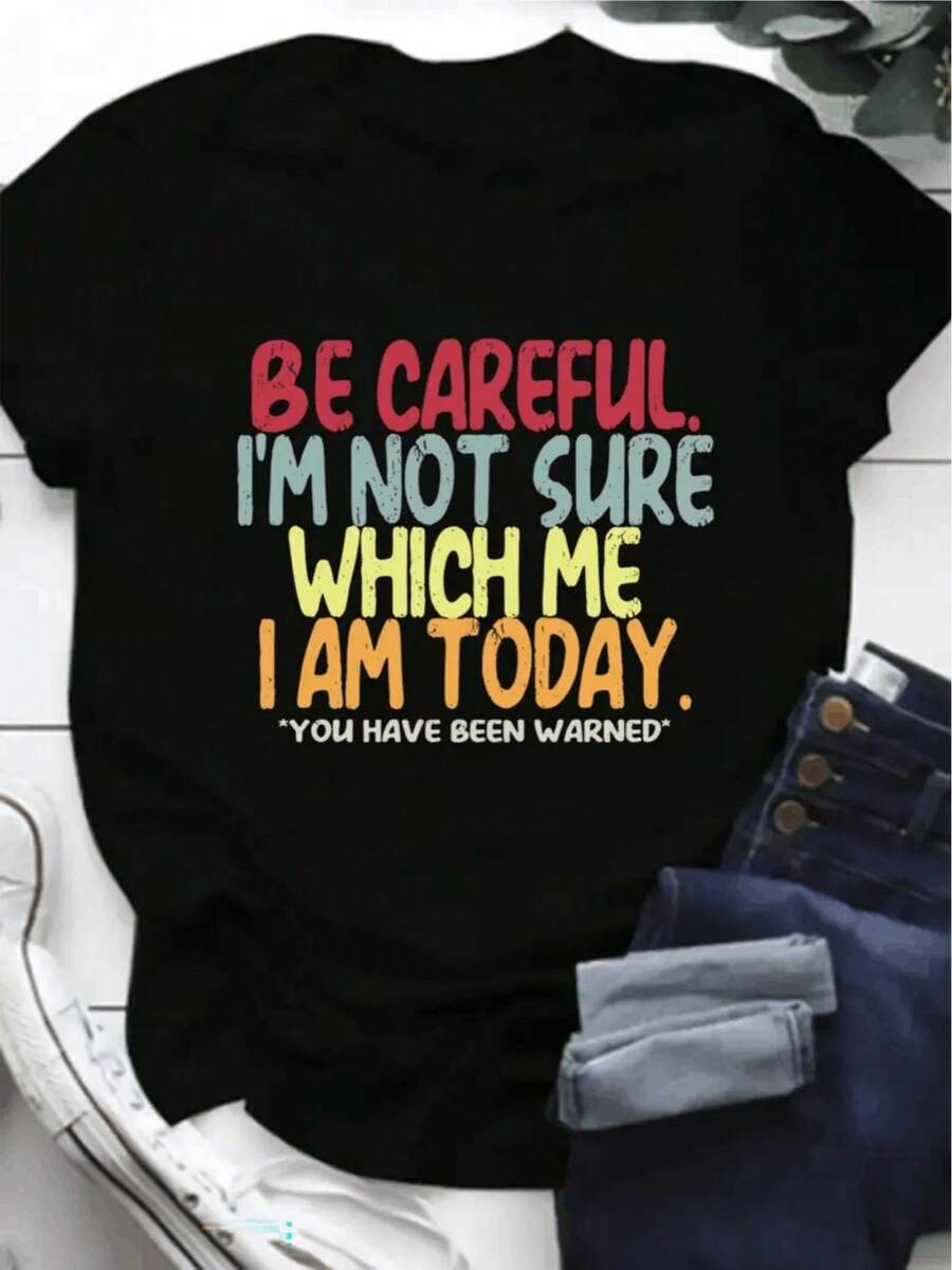 Camiseta de manga corta con estampado gráfico "Ten cuidado, no estoy de quién soy hoy" - Negro - Ver 1