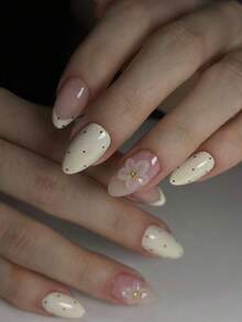 10片手工杏仁形假指甲，白色法式尖头搭配波点雕刻。采用手工打造的透明白色3D雕刻，手工绘制白色法式尖头和红色波点。这款优雅浪漫的极简主义美甲贴片，展现高端、性感和奢华的风格。适合日常佩戴、约会、音乐会和轻度商务场合，是送给女性和女孩的理想礼物。 - 彩色 - 查看 12