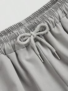 Bộ 3 món Agbada màu xám dành cho nam giới, gồm áo choàng thêu, áo sơ mi Dashiki và quần cạp chun, trang phục truyền thống châu Phi phù hợp cho các nghi lễ, đám cưới, lễ hội văn hóa và các sự kiện, thời trang nam châu Phi thanh lịch, phong cách hoàng gia tinh tế. - Màu Xám nhạt - Xem 10