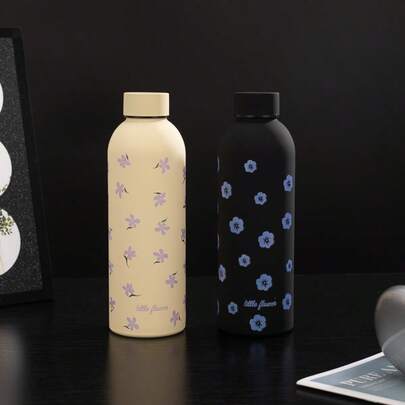 1 bình nước 500ml/17oz họa tiết hoa, miệng nhỏ, cấu tạo hai lớp bằng thép không gỉ, cách nhiệt chân không, thích hợp đựng nước, sữa, bột yến mạch, trà, nước ép, bữa sáng, cà phê và các loại đồ uống khác. Lý tưởng cho quán cà phê, gia đình, nhà hàng, tiệc tùng, đám cưới, văn phòng, Ngày của Cha, Ngày của Mẹ, quà tặng cho bạn bè, người yêu, gia đình, giáo viên, đồng nghiệp, Halloween, Giáng sinh.