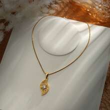 1 chiếc dây chuyền mặt dây chuyền hình ngôi sao và mặt trăng cổ điển bằng thép không gỉ, trang trí lá vàng và đá Zirconia, trang sức thanh lịch cho cả đeo hàng ngày và dự tiệc. - Vàng - Xem 3