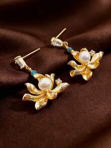 1 Pair French Retro Triangle Earrings, S925 Silver Needle Pearl Mother-Of-Pearl Inlaid Diamond Earrings, Luxury Niche Design Palace Style Gemstone Pearl Gold Triangle Inlaid Diamond Earrings, Elegant And Graceful - Multicolor - View 13