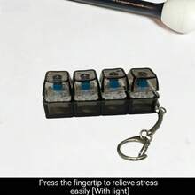 四指钥匙扣 | 小巧精致，舒缓压力，易于使用，可重复使用，适合日常携带，塑料和金属材质 - 彩色 - 查看 11