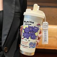 pokemon 这款宝可梦旅行杯以乳白色为底，杯身上印有标志性的宝可梦图案，它吐着舌头，一副调皮捣蛋的表情。杯身上还印有文字和精灵球图案，整体造型酷炫十足。此外，杯子上还印有“祝你好运！”和“哔哔哔！”等俏皮的短语。 - 白色 - 查看 17