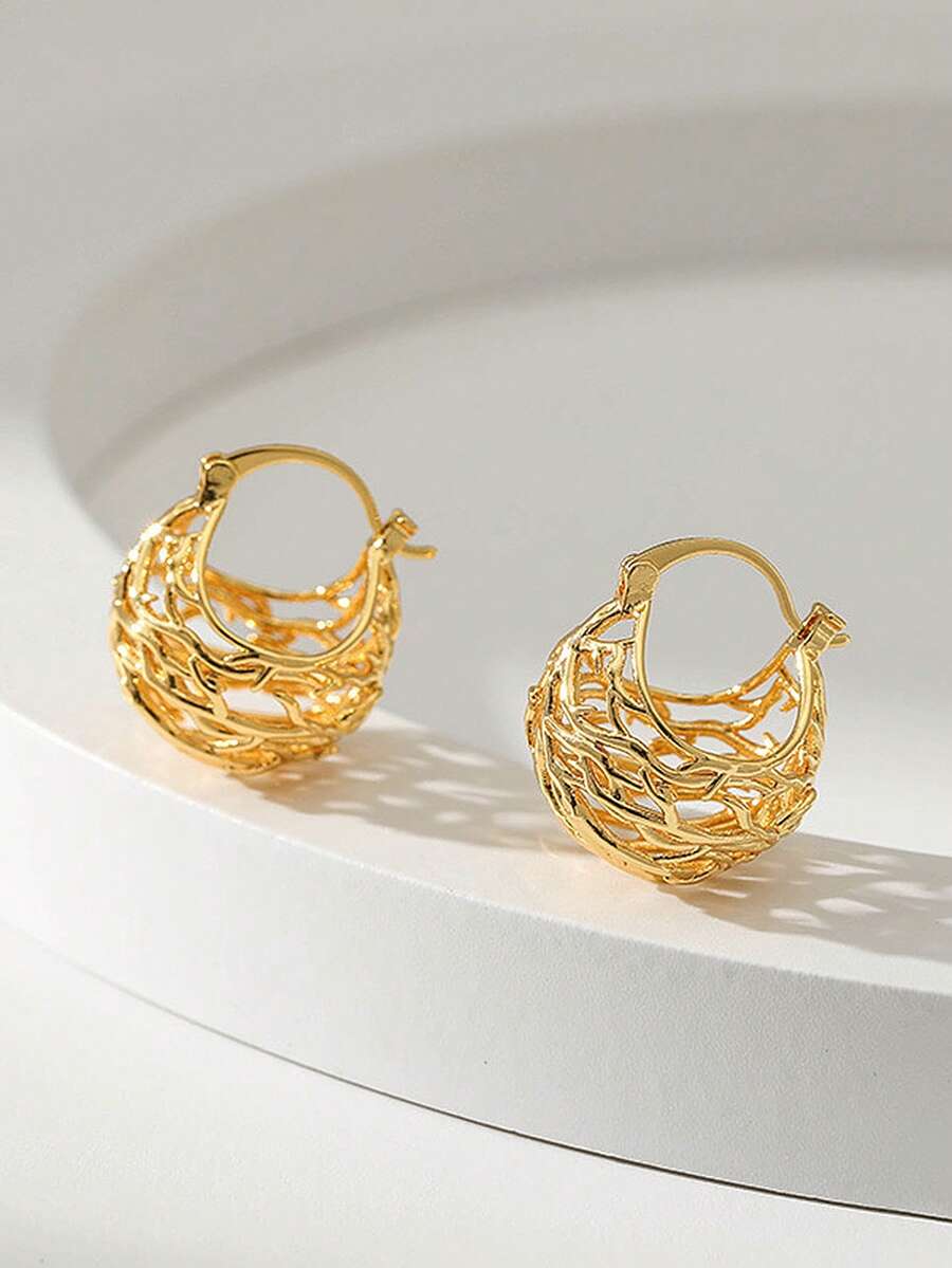 1 Pair Abstract Flowing Golden Hoop Earrings, Asymmetrical Hollow Line Design, Avant-Garde Sculptural Personalized Earrings, Fashion Gift, Copper Material Non-Fading And Hypoallergenic - Gold - View 1