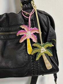 1 pieza Llavero de palma hecho a mano con cuentas - Diseño tropical verde, rosa y amarillo - Regalo para fiesta de playa bohemia, accesorio con cuentas duradero y unisex, esencial para viajes y uso diario, colgante de árbol de palma - Ver 7