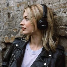 Marshall Major III 无线蓝牙头戴式耳机，内置麦克风和遥控器，续航时间超过 30 小时，可折叠设计，低音强劲，符合人体工学，适合旅行、工作和通勤。 - 查看 9