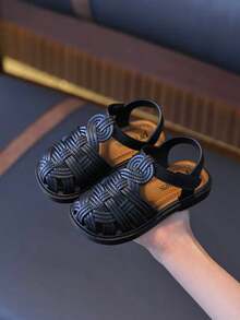 儿童新款编织休闲凉鞋，夏季新款儿童幼儿女童闭趾沙滩鞋 - 黑色 - 查看 4