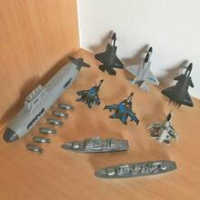 Toys Boys Love: Missile Submarine Model + 6 Fighter Jets + 2 Aircraft Carriers - Light Grey - View 7