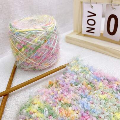 1团100克多色混纺毛线，粉彩彩虹绒球毛线，彩色新奇毛线团，蓬松闪亮亮片线，适合编织和钩编，是DIY包包、帽子、手工配饰和工艺项目的理想选择，可爱五彩纸屑圆点工艺毛线