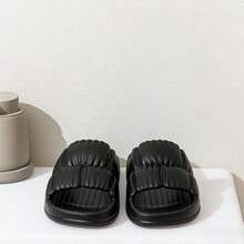 Zapatillas para el hogar de las mujeres Zapatillas con suela acolchada para mujer, perfectas para usar en casa. Sandalias de verano de nuevo estilo para parejas. Ideales para el baño, con suela gruesa y antideslizante. Ideales para usar en interiores. - Negro - Ver 8