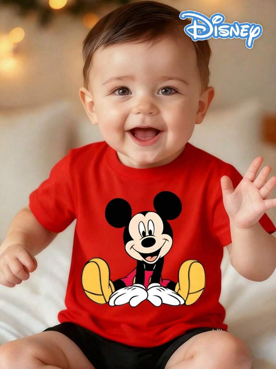 Disney Background Mickey Mouse Happy Sitting Pose Classic Print Kids' Short Sleeve T-Shirt - Adorable And Playful Casual Top - 紅色 - 查看 1