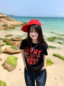 新款夏季 Z 世代 Y2K 风格女式趣味红色英文印花圆领短袖 T 恤 - 黑色 - 查看 1