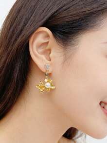 1 Pair French Retro Triangle Earrings, S925 Silver Needle Pearl Mother-Of-Pearl Inlaid Diamond Earrings, Luxury Niche Design Palace Style Gemstone Pearl Gold Triangle Inlaid Diamond Earrings, Elegant And Graceful - Multicolor - View 5