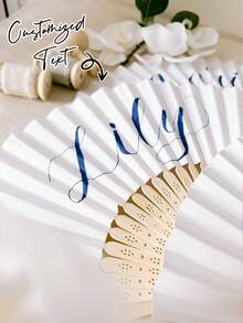 Quạt cầm tay gấp gọn in chữ theo yêu cầu, Quạt quà tặng tiệc cưới cá nhân hóa, Quạt cầm tay gấp gọn cá nhân hóa dành cho nữ, Quạt gấp tùy chỉnh, Quạt cầm tay trang trí tùy chỉnh, Quạt cầm tay bằng gỗ, Quà sinh nhật, Quà cưới, Quà kỷ niệm - Nhiều màu - Xem 5