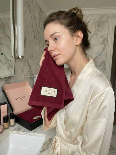 Gucci 1套安科拉红色面巾，40*40厘米柔软吸水方形毛巾，亲肤温和，适合日常使用，简约生活方式，也可作浴巾使用。