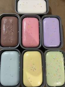 1个仿真蛋糕盒减压玩具，适合日常办公、学习或作为礼物，也可用于生日、万圣节、圣诞节、节日派对恶作剧，是办公室和学生减压娱乐的理想选择，适合所有年龄段的派对礼物。 - 彩色 - 查看 9