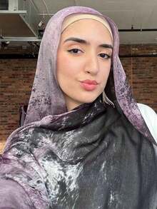 1pc Watercolor Deer Printed Hijab, Fashionable & Elegant Versatile Scarf Women, Lightweight Single-Sided Print Material Headscarf, Suitable All Seasons, Daily Wear Or Abaya Dress RTQ1 - 黑色和紫色 - 查看 4