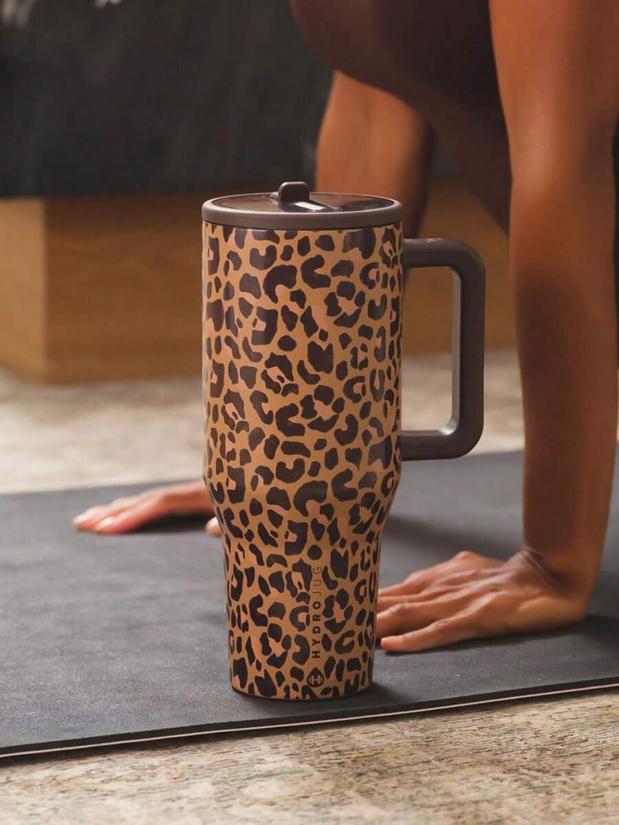 HydroJugs 40oz Traveler Tumbler Savanna Triple-Wall Insulated Stainless Steel With Straw Cup. Flip-Straw, 24 Hours Cold, Completely Leak-Proof. Suitable For Camping, Work, Indoor Use. Suitable For Water, Iced Tea Or Coffee, Ice Drinks , Hot Drinks, Juice. Gifts For Lovers, Wife,Girlfriends, Boyfriends, Friends, Family Members, Sisters, Brothers, Classmates, Students. Birthday Gift. Perfect For Students And Office Workers, Sports, Outdoor Activities, Camping, Traveling.  1183 Ml - 熱帶草原 - 查看 1