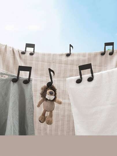 两包音符形状的衣夹，可用于晾衣、装饰、防风、食品密封、文件袋夹、晾衣夹等多种用途。音符衣夹 - 高音谱号/谱号，ABS塑料弹簧夹，适用于洗衣、照片展示、挂板和家居收纳。