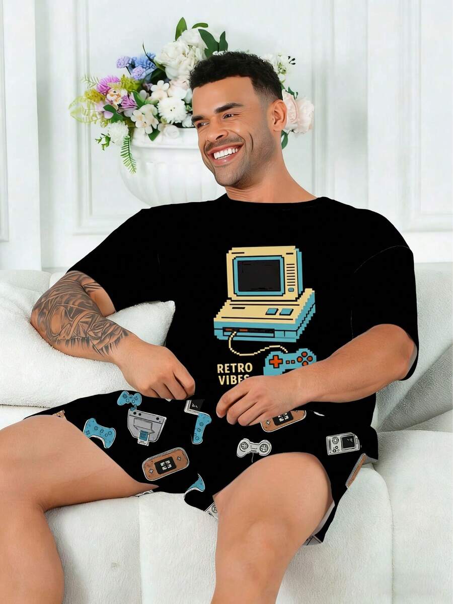 Ensemble pyjama grande taille pour hommes | Top à col rond et manches courtes et short décontracté à taille élastique, ensemble 2 pièces | Tissu en tricot de polyester, doux et respirant ample | Imprimé motif console de jeux rétro, design décontracté - Noir - Voir 1