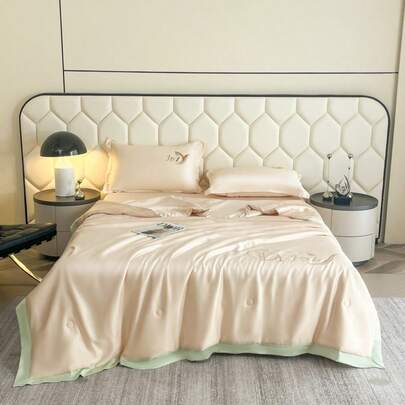 1件纯色绗缝刺绣轻薄透气柔软夏季被，可机洗涤纶材质，适合卧室和客房全年使用（不含枕芯和枕套）