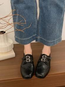 1 Pair Women's Retro British Style Brogue Flat Loafers, 2026 New Comfortable Soft Leather Double Buckle Carved Round Toe Casual Versatile Slip-On Shoes - Black - View 2