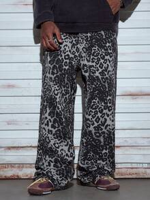 Modcrash Pantalones vaqueros de hombre con estampado de leopardo, pantalones rectos de corte holgado de moda casual retro de calle alta, ajuste relajado para hombres, atuendos de vacaciones de verano - Gris - Ver 1