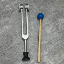 1件套铝制音叉套装 - 多功能瑜伽放松工具，包含一个可敲击发出标准音量声音的小槌，提供多种频率音叉可选 - 彩色 - 查看 4