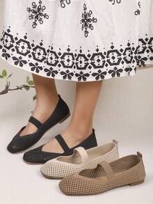 1 Pair Women's Solid Beige Hollow Breathable Flat Casual Shoes, Bohemian Style Black House Slippers - Beige - View 1