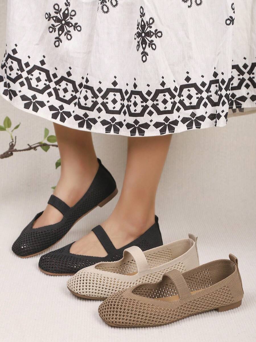 1 Pair Women's Solid Beige Hollow Breathable Flat Casual Shoes, Bohemian Style Black House Slippers - Beige - View 1