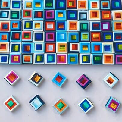 100g/200g Azulejos de mosaico de vidrio geométricos de colores, 2.3*2.3CM Materiales de artesanía de vidrio pintados con estilo moderno, para diversos trabajos de mosaico, decoración del hogar DIY, gráficos pintados de colores, incrustación de joyas