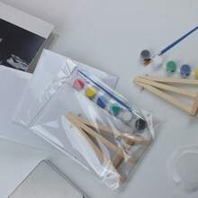 5件套，包含1个迷你绷框画布、调色盘、画笔、6色颜料、木制画架、已涂底料的画布，适用于油画和水彩等多种绘画媒介，可DIY制作迷你装饰品，是圣诞节、母亲节、复活节、毕业季的理想礼物。 - 彩色 - 查看 10