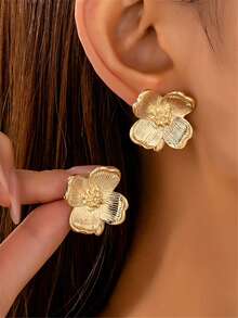 1 Pair Metal Flower Stud Earrings, Suitable For All Seasons - Yellow Gold - View 1