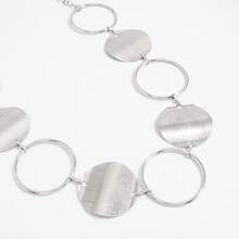 Nuevos accesorios de moda, cadena para la cintura sexy con textura martillada y anillos redondos, cadena para la cintura de estilo occidental con discos redondos texturizados para mujeres - Plateado - Ver 3
