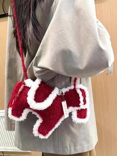 Túi nhung hình ngựa năm 2026: Túi đeo chéo hình ngựa con màu đỏ dễ thương, món quà năm mới hoàn hảo cho bạn bè. Túi xách nhung hình ngựa 2026: Túi đeo vai lông mềm màu đỏ trắng lễ hội cho kỳ nghỉ và tiệc tùng. Ví nhung hình ngựa hoạt hình dễ thương: Túi may mắn năm mới 2026, túi đeo chéo lông mềm mại cho bé gái. Túi nhung hình ngựa phiên bản giới hạn 2026: Túi đeo chéo bùa may mắn màu đỏ lễ hội, lý tưởng để làm quà tặng. Túi đeo vai hình ngựa lông mềm mại: Túi đeo chéo hoạt hình năm mới 2026 cho sử dụng hàng ngày và ngày lễ.