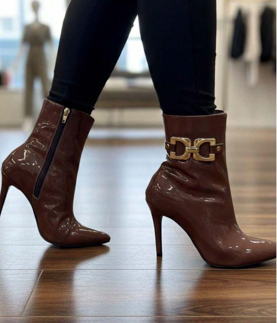 Short, Shiny Patent Leather Boot With A 10 Cm Stiletto Heel. - Rust Brown - View 1
