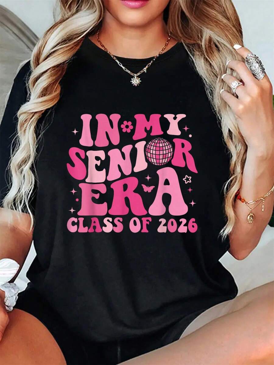 Camiseta de verano para graduaciones de la generación 2026. Camiseta de verano de manga corta con cuello redondo para mujer. Ropa de mujer. - Negro - Ver 1