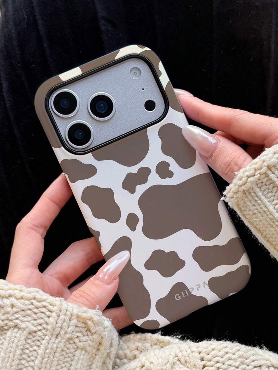GIIPPA 1 Pieza Funda para Teléfono 17 Pro Max con diseño de estampado de vaca marrón sobre base crema-blanca, adecuada para Teléfono 16 Pro Max, 15 Pro Max, 14 Pro Max, Funda de teléfono coreana elegante e interesante, compatible con 11/12/13/14/15/16 Pro Max Plus, Diseño elegante adecuado tanto para hombres como para mujeres, regalo ideal para la novia en Navidad, San Valentín, Pascua, temporada de bodas y cumpleaños - Multicolor - Ver 1
