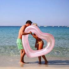 Anillo de natación con forma de corazón grande para adultos, cama flotante inflable gruesa, material de PVC duradero con diseño antifugas, flotabilidad estable y alta capacidad de carga, válvula de inflado y desinflado rápido para una configuración fácil, adecuado para piscinas, playas, lagos, ideal para fiestas en la piscina, vacaciones en la playa, fiestas de solteros, recreación acuática al aire libre - Multicolor - Ver 4