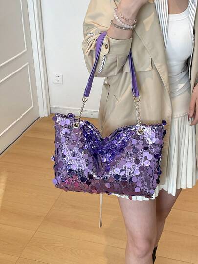 1个亮片装饰新款PVC亮片单肩包，女士长方形拉链单肩包，链条手拿包，时尚闪亮单肩包。独特超大亮片街头包，时尚通勤背包。