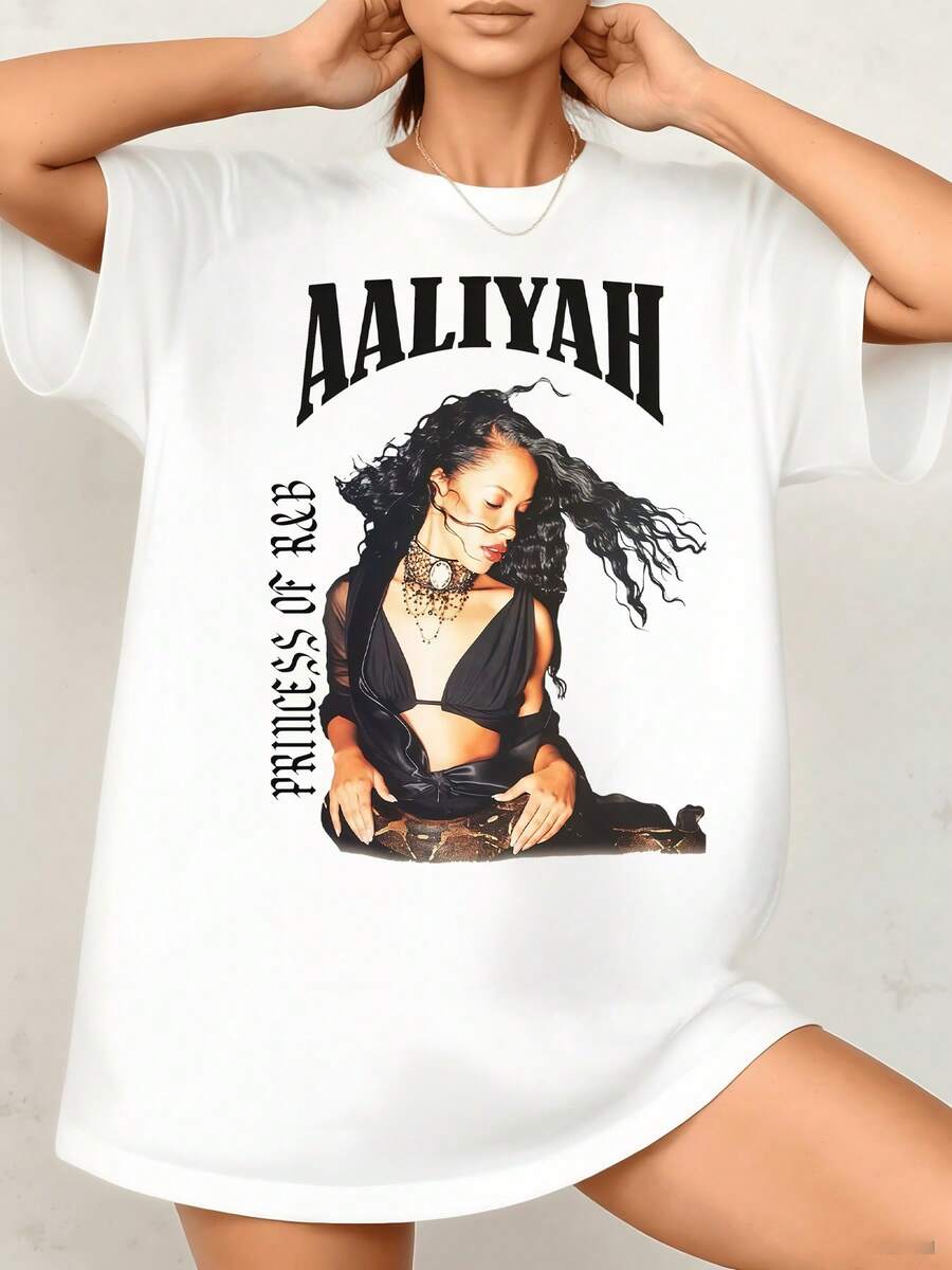 Figura artística que muestra a una mujer con cabello rizado en movimiento transmitiendo fuerza y libertad en tonos contrastantes con letras grandes que evocan la música urbana moderna camiseta de mujer 220g casual moderna cómoda para diario - Blanco - Ver 1