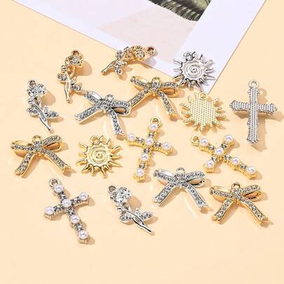 10 piezas Colgantes de aleación de estilo barroco de lujo, cruces/soles/lazos/flores mixtos en dorado y plateado, accesorios de joyería de moda DIY, diseño de perlas y rhinestones, múltiples estilos disponibles